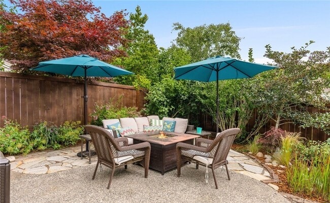 Building Photo - A Gorgeous Home with 4 Bed and 2.5 Bath