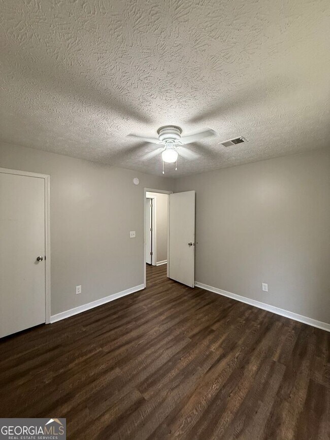 Building Photo - 10375 Larrack Ct