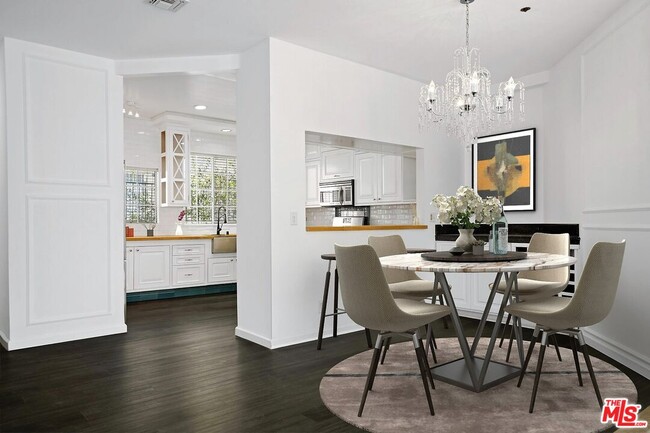 Building Photo - 850 N Poinsettia Pl