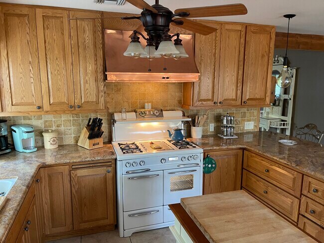 antique wonderful stove - 23437 Vanowen St