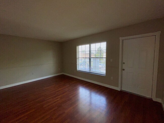 Building Photo - Charming 3-Bedroom, 2.5-Bath Townhome in Village Square Condominiums