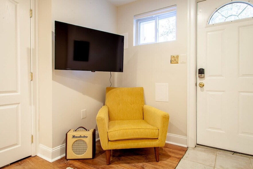 Building Photo - 1223 Fairmont St NW