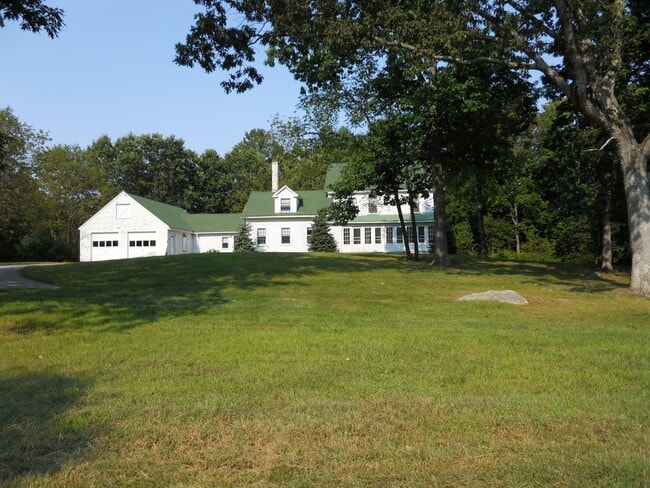 Building Photo - 66 Piscassic Rd