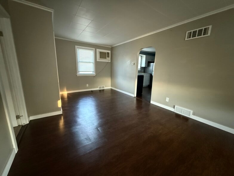 Building Photo - 1035 Durfee Ave