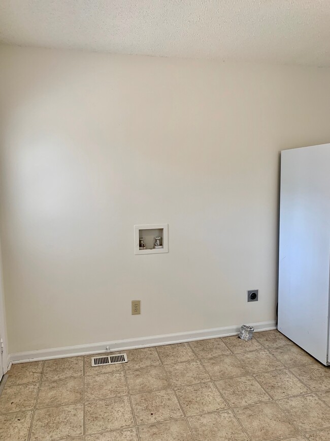 Building Photo - 107 Garwin Dr W