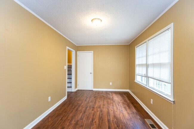 Building Photo - Pet-Friendly 3BR with Bonus Room, Deck & G...