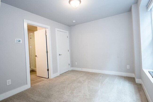 Building Photo - 728 Taylor Ct