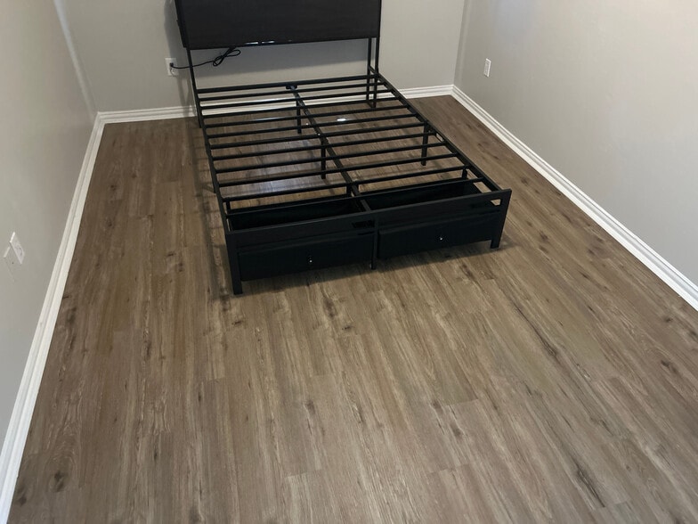 Building Photo - Room in Duplex on Stalcup Rd