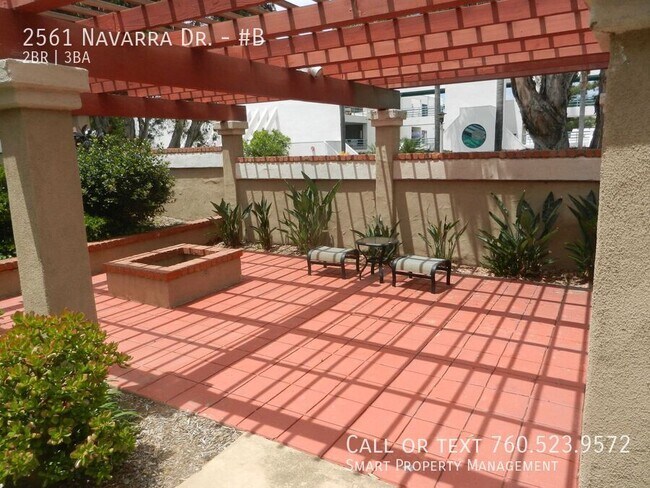 Building Photo - 2561 Navarra Dr