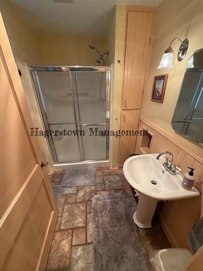 Building Photo - 3 Bedroom Home in Picturesque Appalacian M...