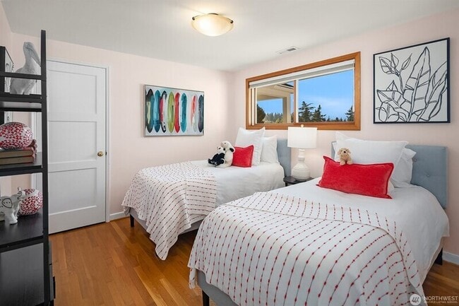 Building Photo - 5606 59th Ave NE