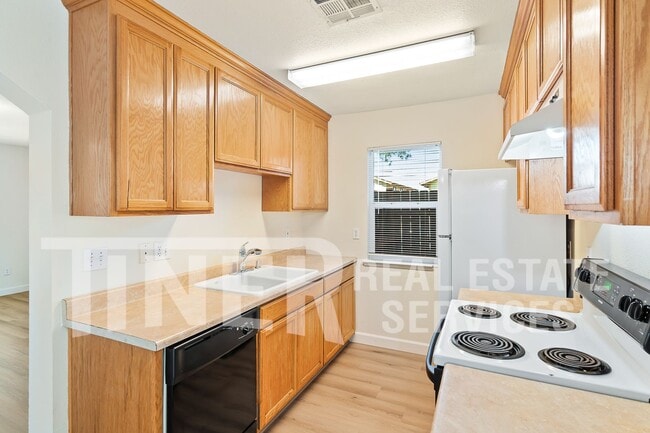 Building Photo - 5710 Cypress Ave