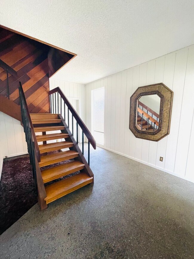 Building Photo - Coastal Living just step away from the BEACH~ Spacious - 3 story home with large living/dining ar...