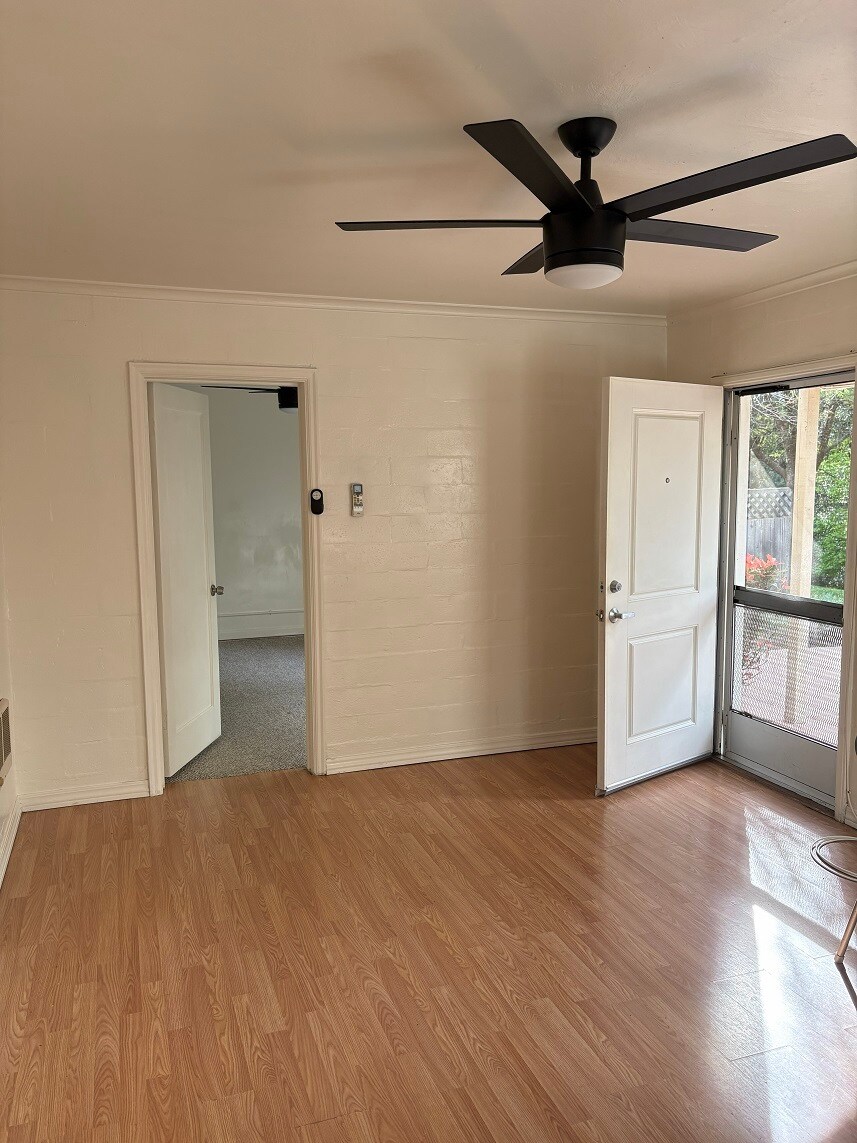 Living room - 80 College Way