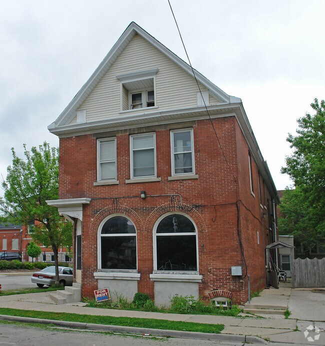 Building Photo - 800 E Chambers St