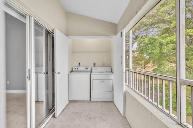 Building Photo - 2881 N Oakland Forest Dr
