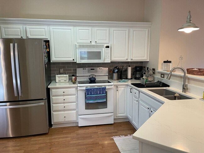 Building Photo - Fully Furnished House In Sandpiper Bay-