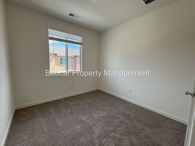 Building Photo - 839 Centerville St