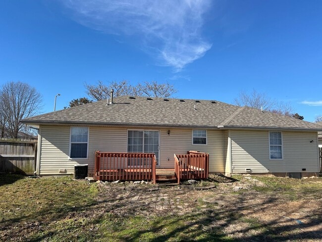Building Photo - Republic Schools! 3 Bedrooms! 2 Baths! $1395