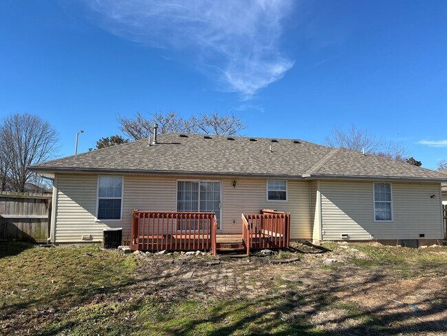 Building Photo - Republic Schools! 3 Bedrooms! 2 Baths! $1495