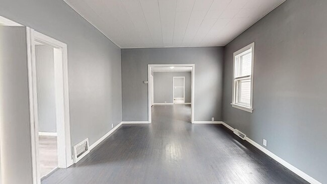 Building Photo - ** AVAILABLE OCTOBER 2025 *** Old Brooklyn...