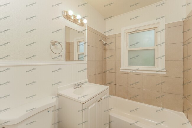 Building Photo - 5024 Glenside Dr