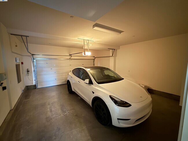 Building Photo - 1802 Paloma Ct