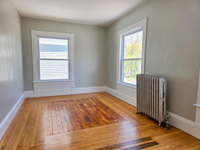 Building Photo - 644 Maple St