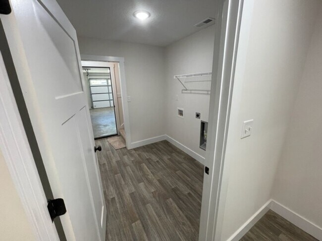 Building Photo - Maryville 37804 - 4 bedroom, 2 bath home - Call Ed Johnson 865-924-5045