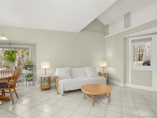 Building Photo - 290 Salem Rd