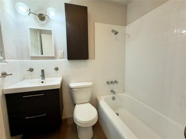 Building Photo - 6455 Waverly Way