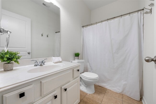 Building Photo - 9535 Empress Crossing Dr