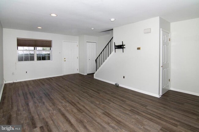 Building Photo - 1010 Hillsboro Ct