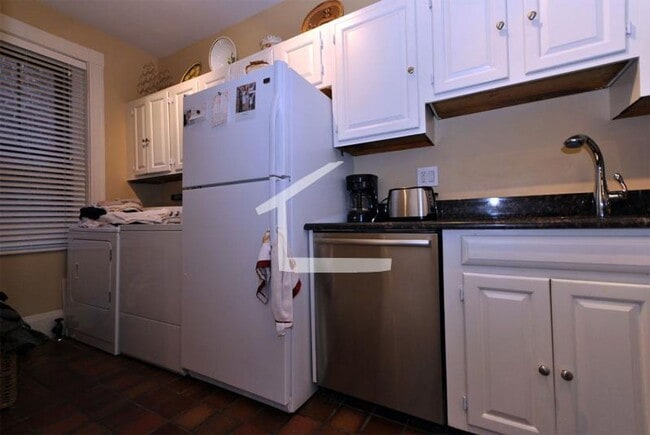 Building Photo - HOT ALLSTON LISTING!!!!