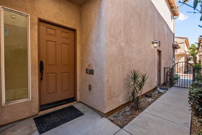 Building Photo - 9447 Hendrix Ln