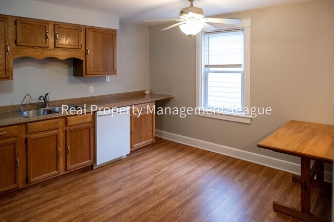 Building Photo - 1 S Main St