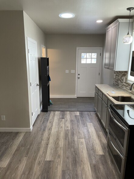 Living Area - 3824 W Bismark Dr