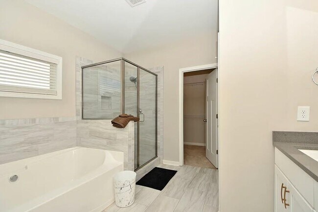 Building Photo - 208 Arrowwood Dr