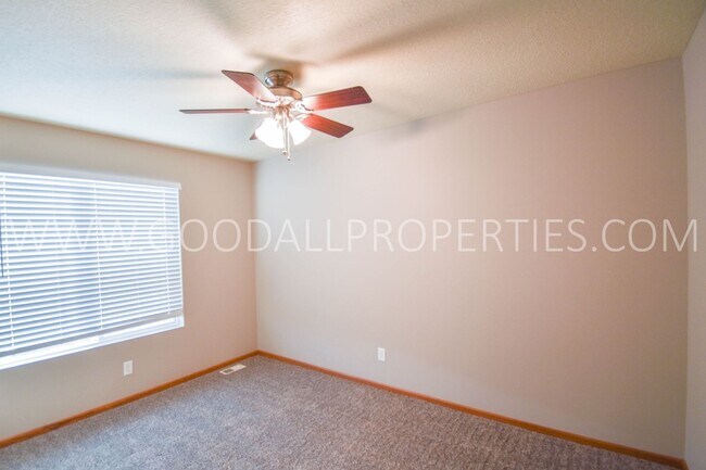 Building Photo - 3 Bedroom 2.5 Bath home