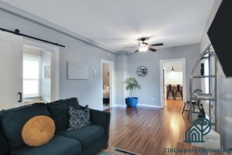 Building Photo - Furnished 3-Bedroom Carriage House on Bird Ave