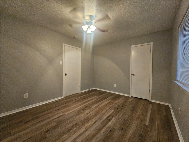 Building Photo - 6715 Sandshof Dr