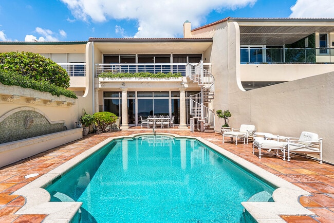 Building Photo - 13 Sloans Curve Dr