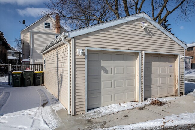 Building Photo - 4055 Prairie Ave