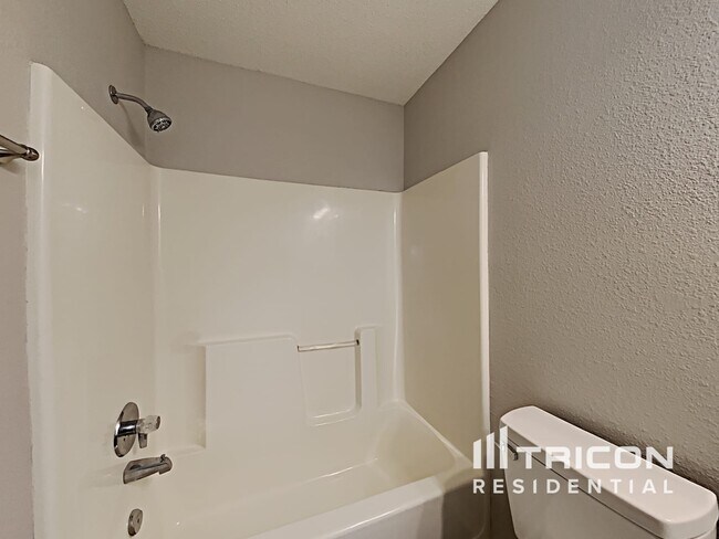 Building Photo - 2343 Rolling Oak Dr