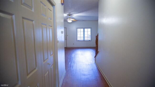 Building Photo - 2 br, 2.5 bath Townhome - The Gables The G...