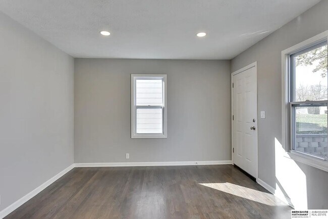 Building Photo - Fully Renovated Florence Gem with Modern Finishes & Historic Charm