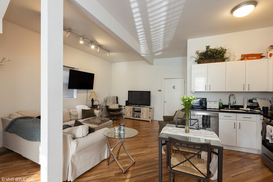 Building Photo - 2518 Ashland N Ave