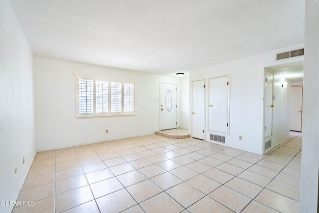 Building Photo - 11516 Meadowbrook Dr