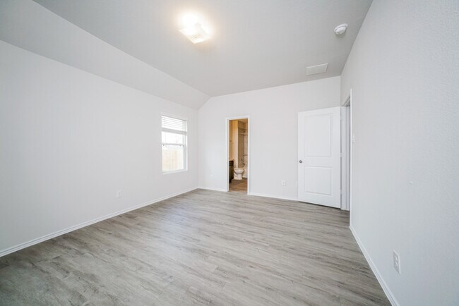 Building Photo - 312 Fallow Deer Dr
