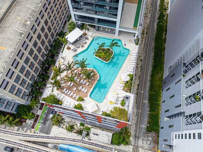 Building Photo - 215 SW 5th Ave